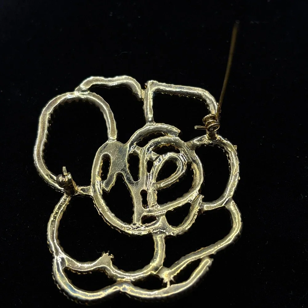 Sonoma Goods for Life Gold Tone Faux Coral‎ Rose Openwork Floral Brooch Pin